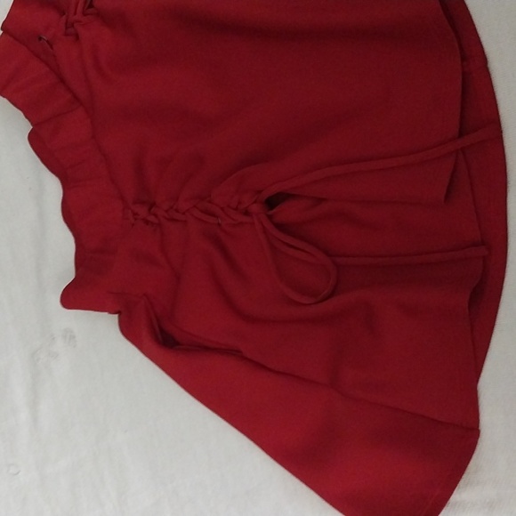 Chic & Edgy Mini Skirts - Hot Topic Styles for a Bold Look - Picture 2 of 4